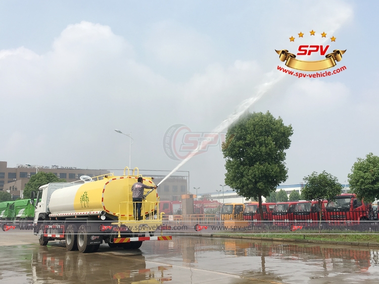 20,000 Litres Water Sprinkling Truck SINOTRUK - Water Cannon Shooting